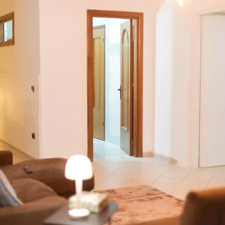 Gaming Loft -sala Giochi & 10 Ospiti Bed & Breakfast Aversa