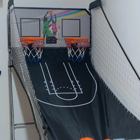 Gaming Loft -sala Giochi & 10 Ospiti Acomodação com café da manhã  4*