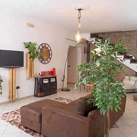 Gaming Loft -sala Giochi & 10 Ospiti 4* Aversa