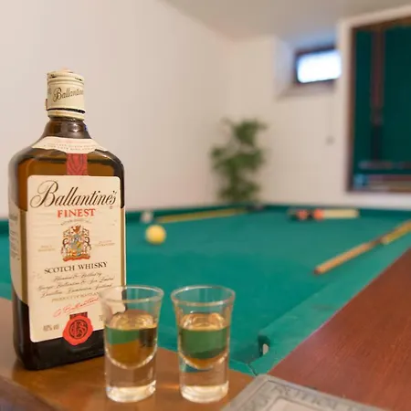 ベッド・アンド・ブレックファスト Loft Style Taverna Con Sala Giochi アヴェルサ