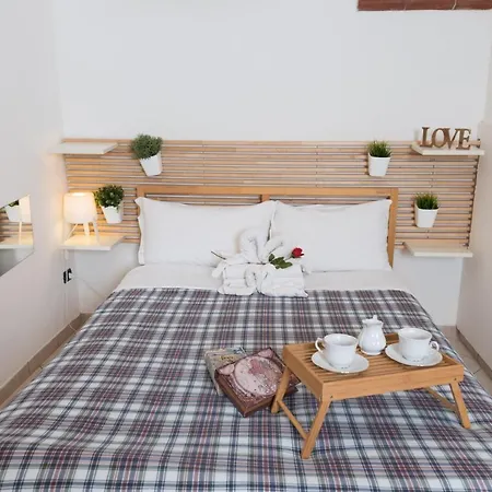 Bed & Breakfast Loft Style Taverna *