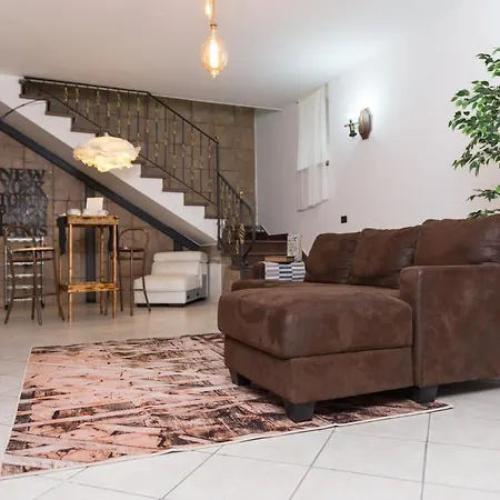 Bed & Breakfast Loft Style Taverna